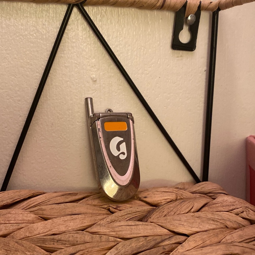 glossier mini cell phone mirror